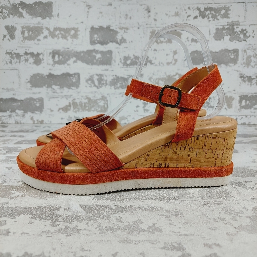 New Crevo Sycamore Suede Leather Strappy Wedge Sandal M1036